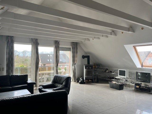 Wohnzimmer mit Kamin