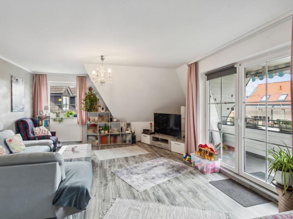 Wohnzimmer im DG mit Balkon
