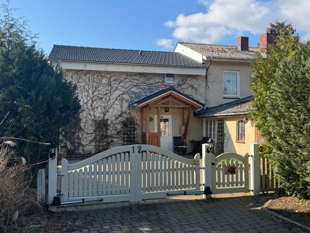 Zugang linkes Haus