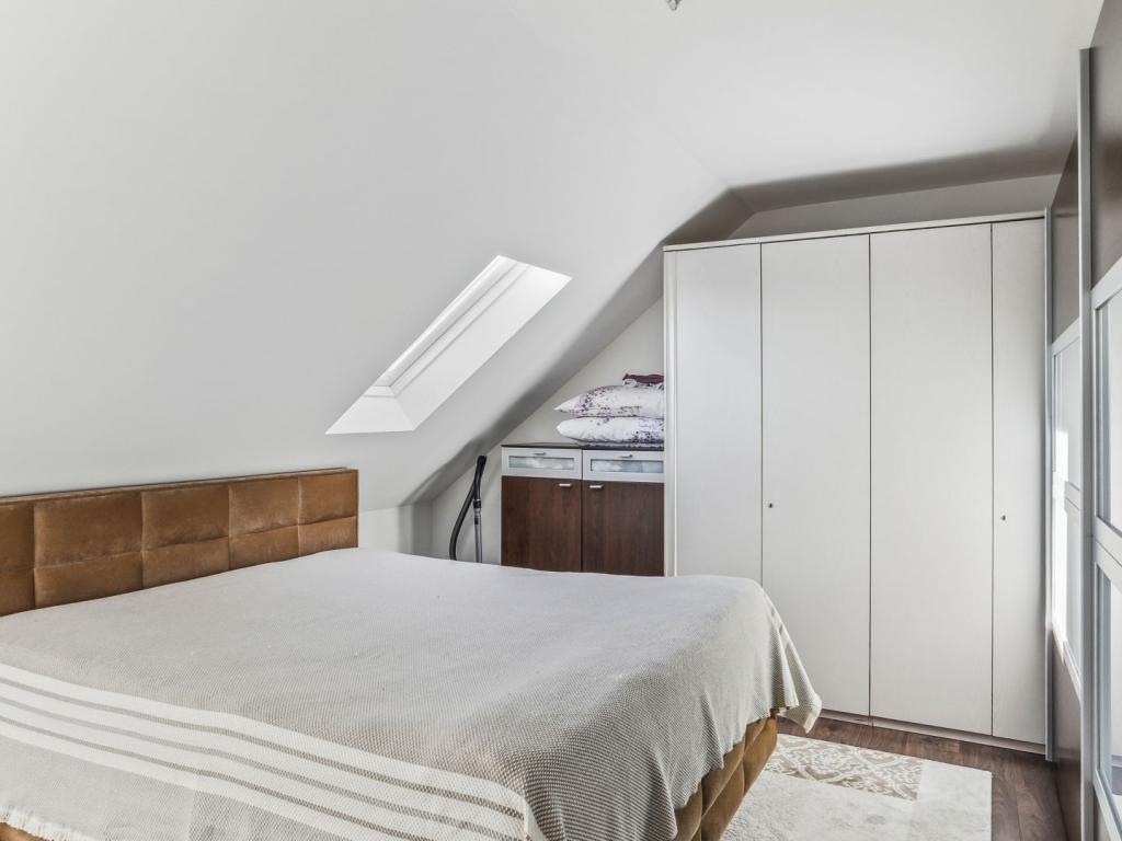 Schlafzimmer DG