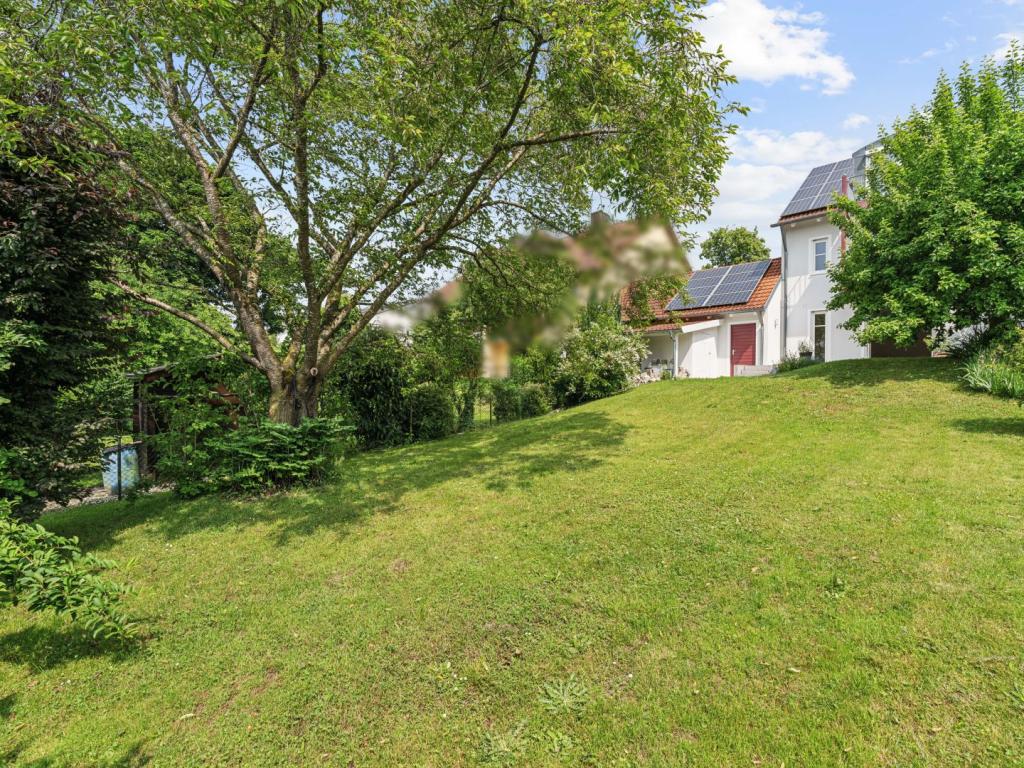 Ansicht mit Garten 