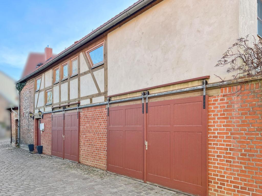 Remise und Garagen