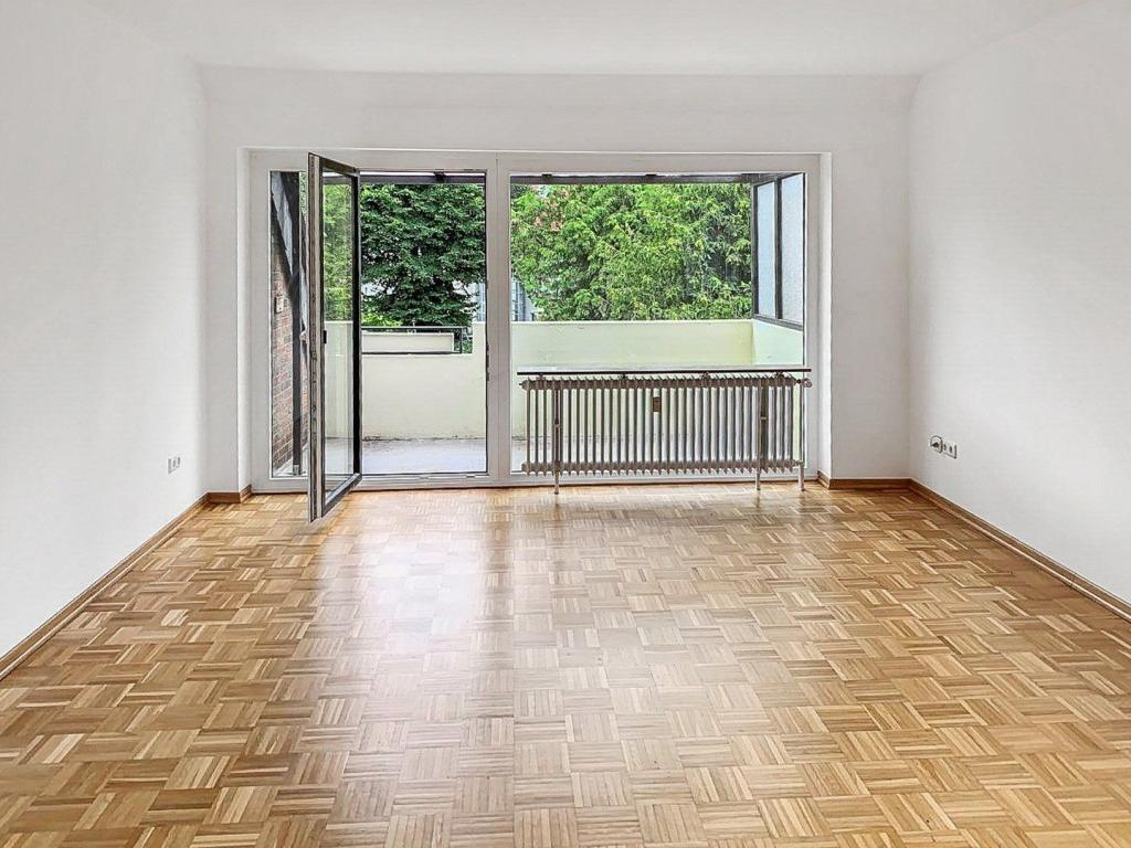 Musterwohnzimmer mit Balkon