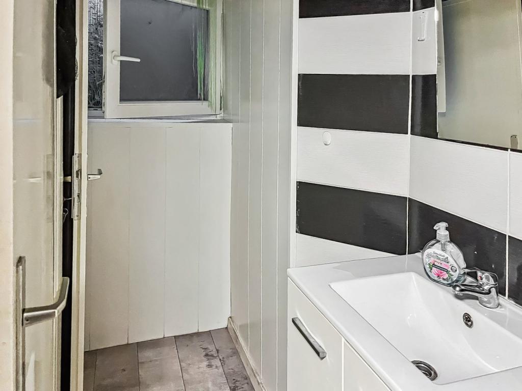 WC-Anlage Laden