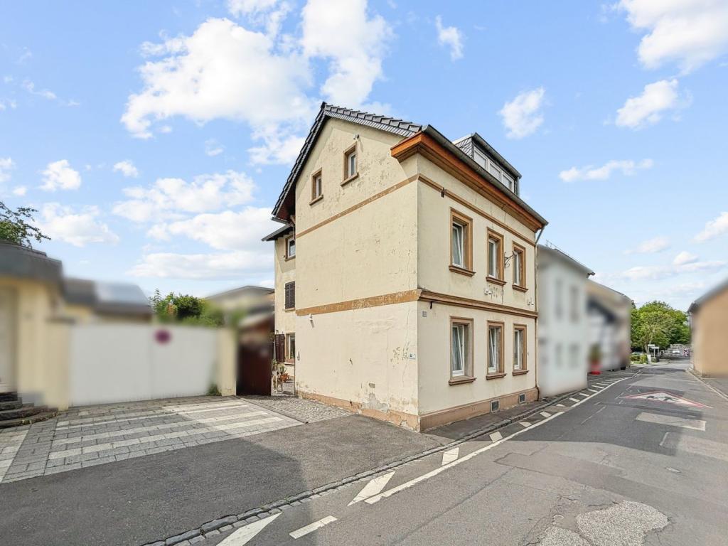 Straßenansicht