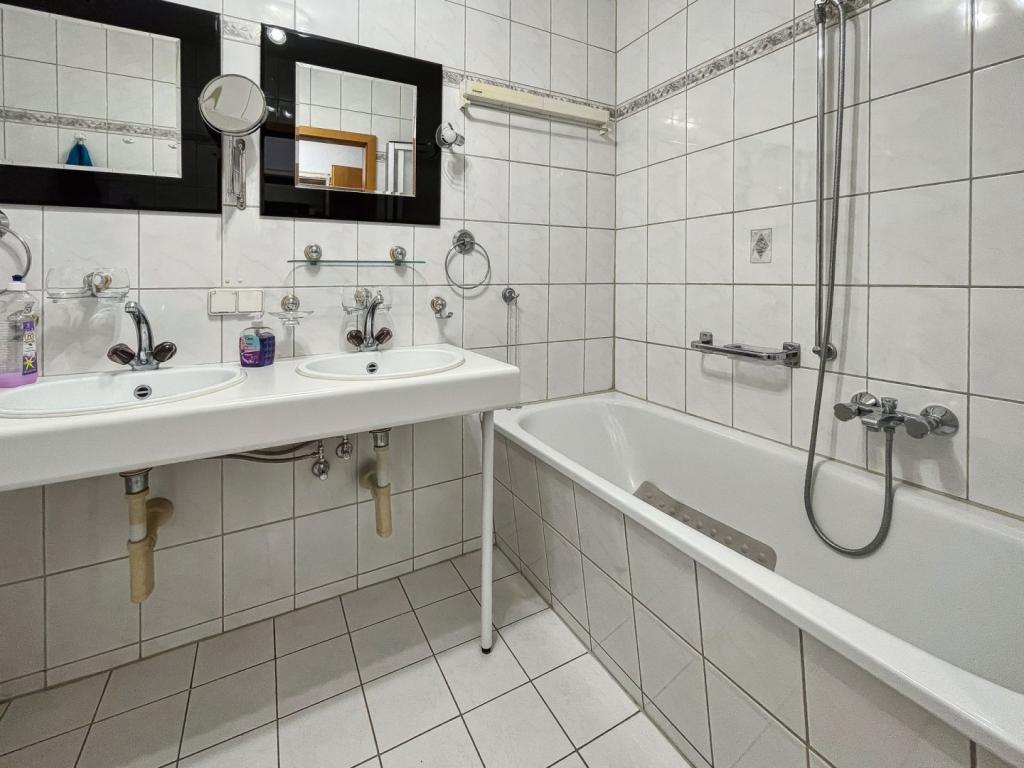 Badezimmer Wohnung 1