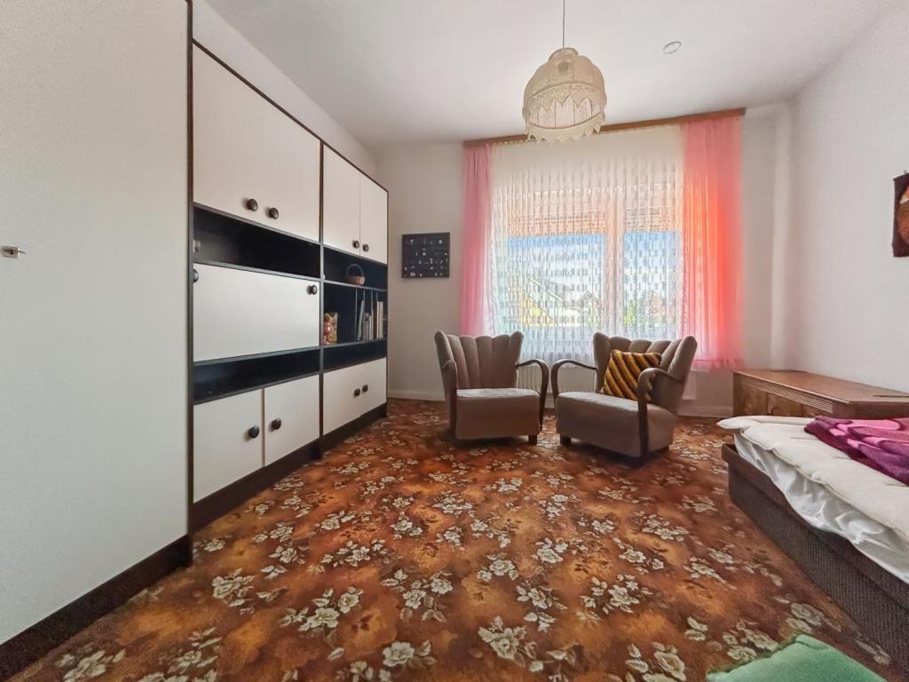 Schlafzimmer 1