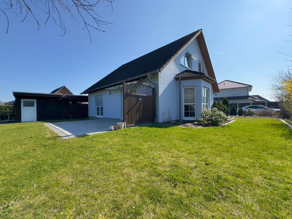 Freistehendes Haus mit Garten