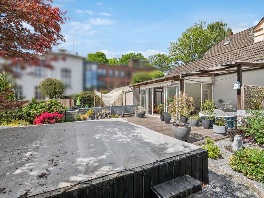 Terrasse mit Garten Ansicht II