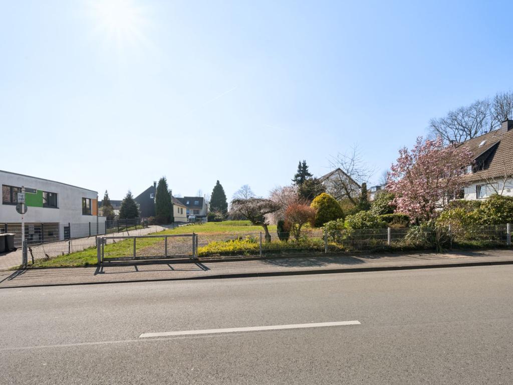 Grundstück Straßenansicht