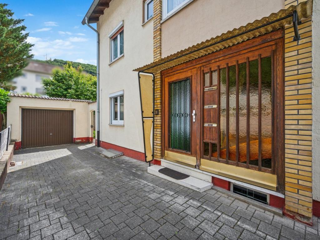 Eingang und Garage