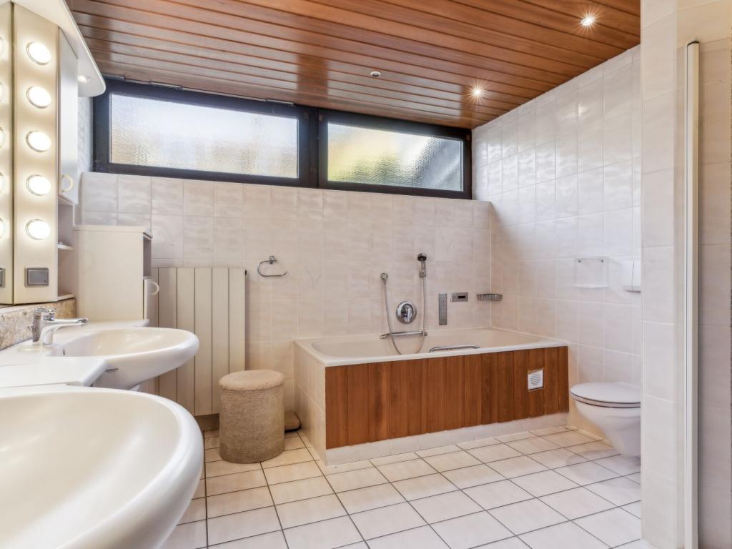 Badezimmer Ansicht 2