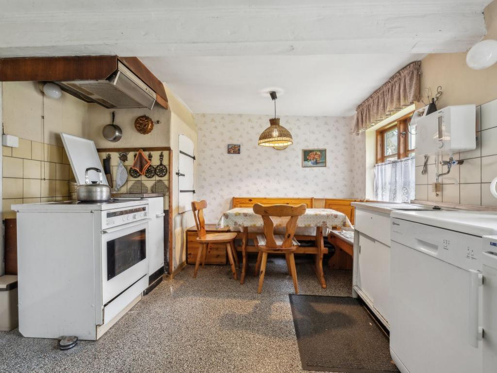 Küche mit Essbereich