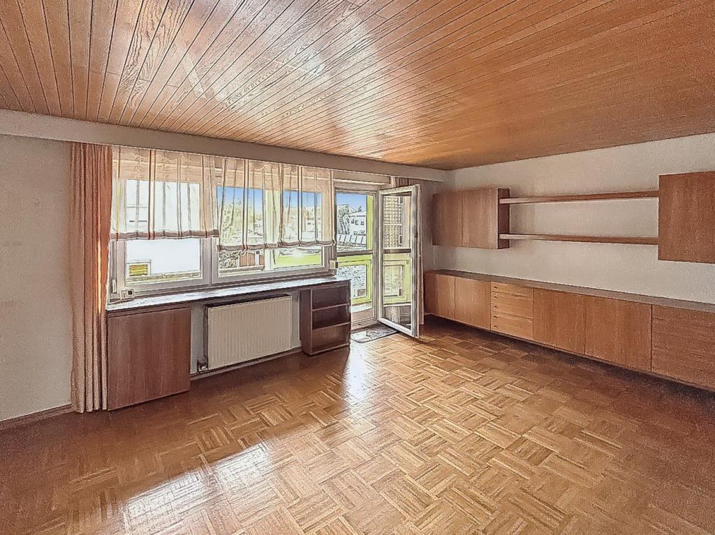 Wohnzimmer mit Zugang Balkon
