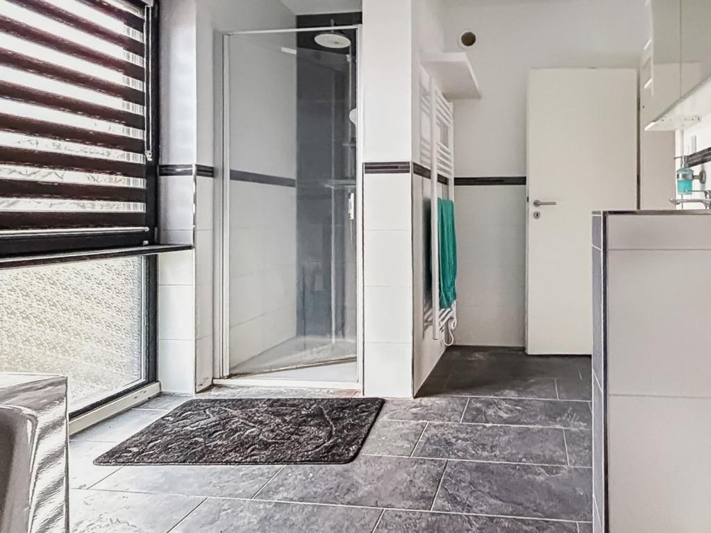 Badezimmer II - Dachgeschoss