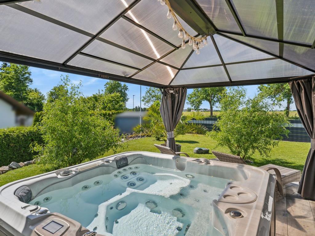 Jaccuzzi -Terrasse Erdgeschoss