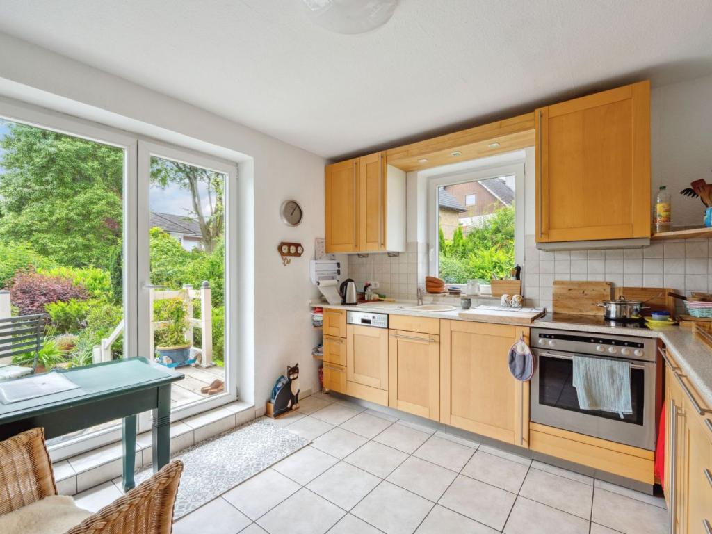 Küche mit Terrassenausgang