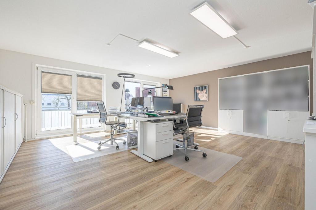 Büro 1