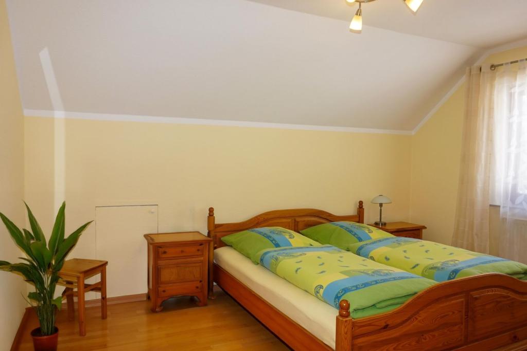 Schlafzimmer 1 DG