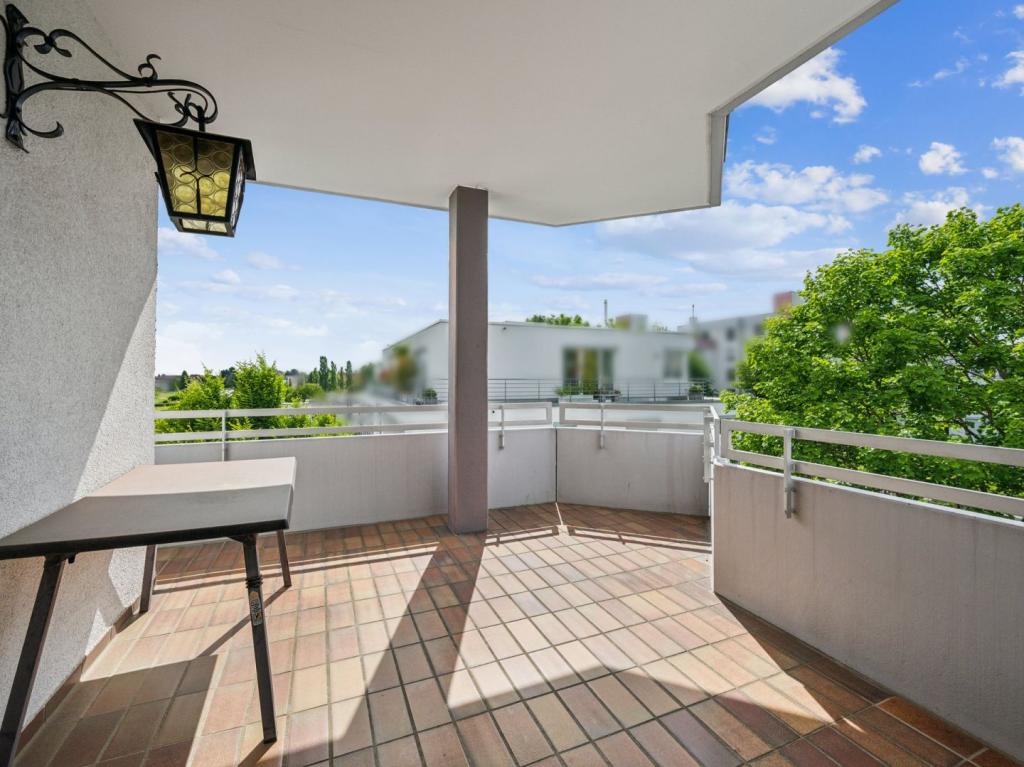 überdachter NW-Balkon