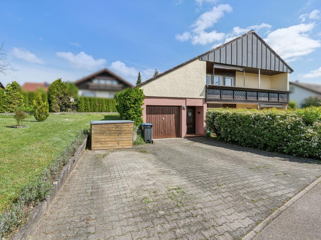 Garage und Stellplatz