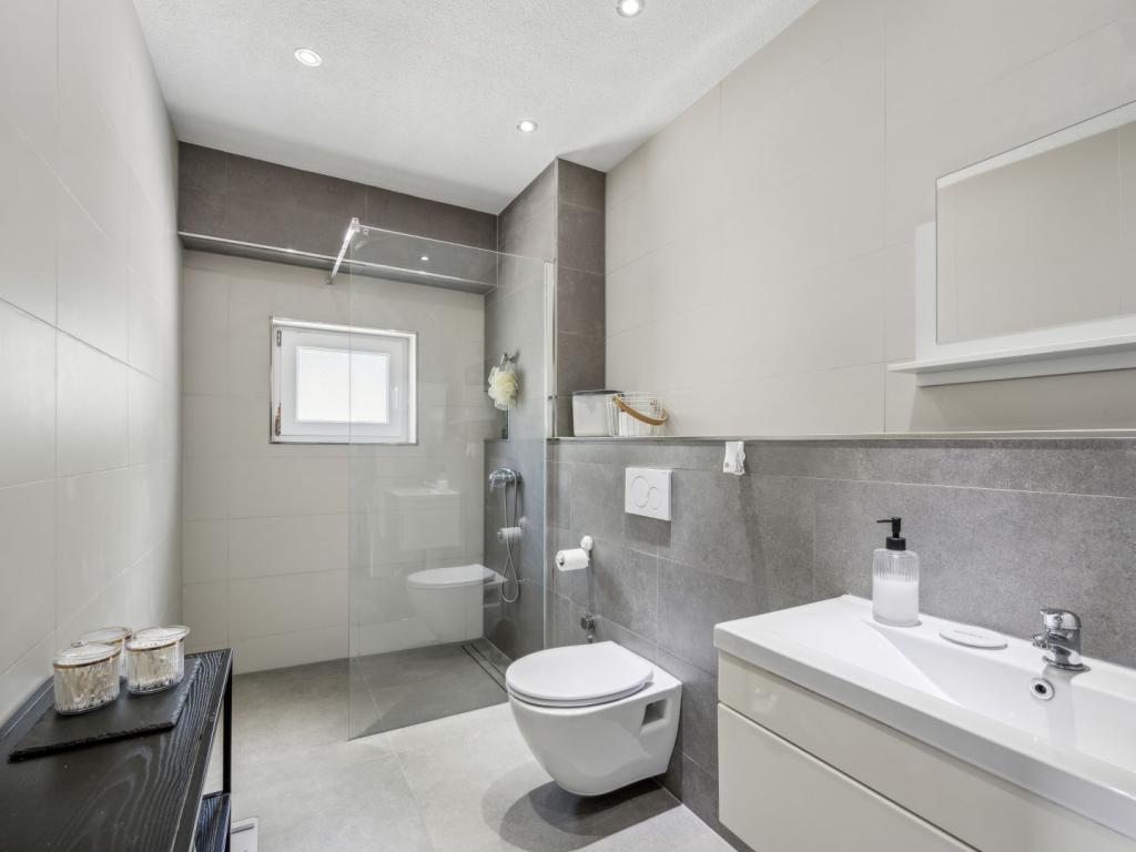 OG WHG. 3 Küche und Bad_2