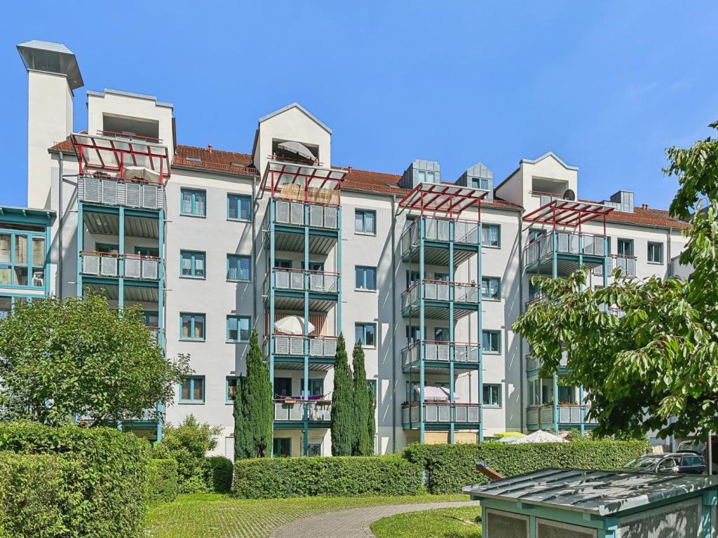 Attraktive, vermietete 2-Zimmer-Wohnung in Freising Lerchenfeld mit gemütlicher Ostloggia