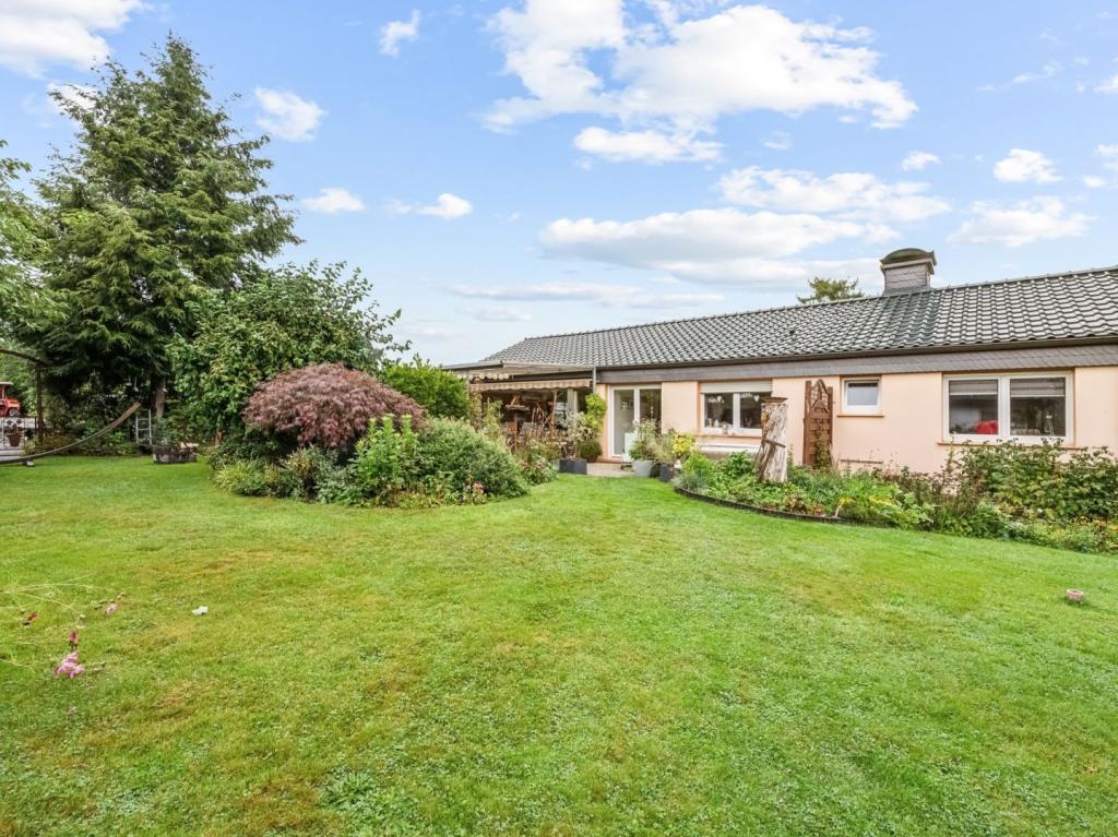 Rückansicht mit Garten