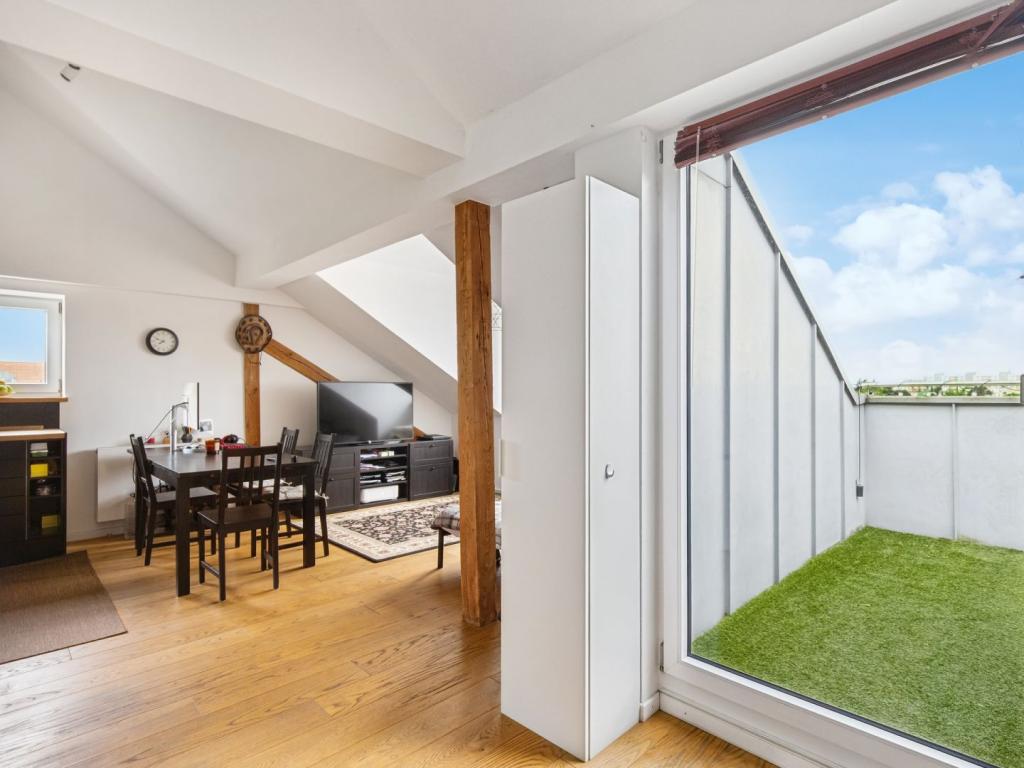 Wohnbereich m. Blick Loggia