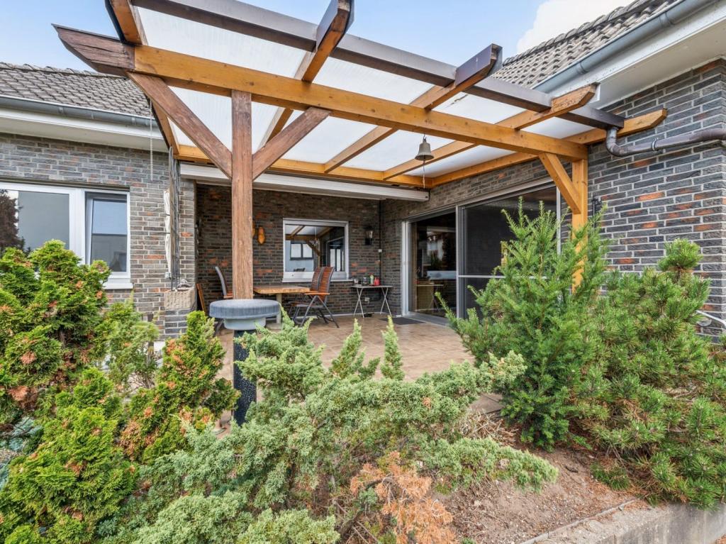 Blick Garten zur Terrasse