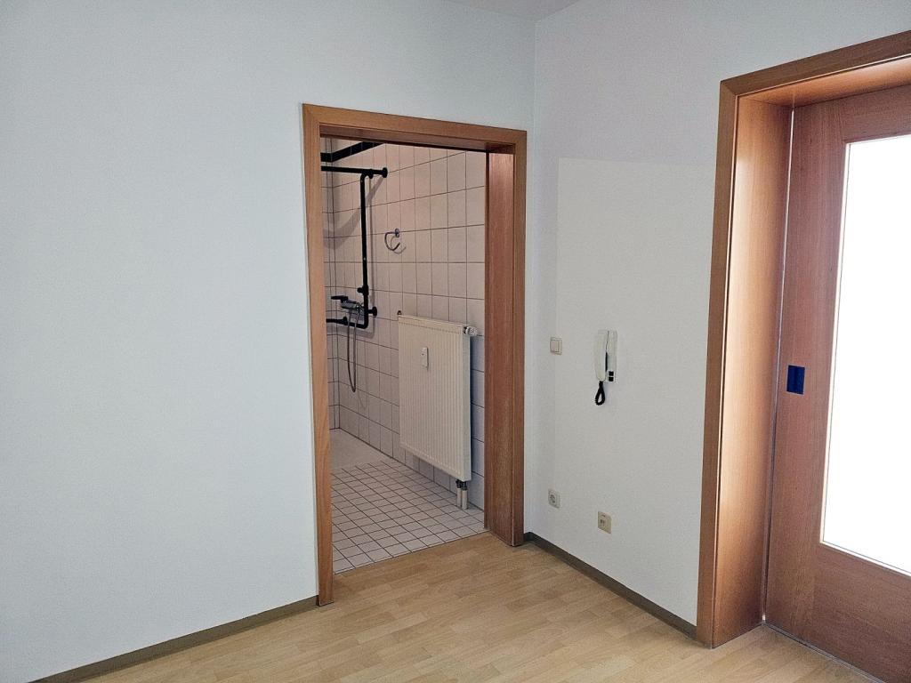 Diele mit Zugang zu Bad_1