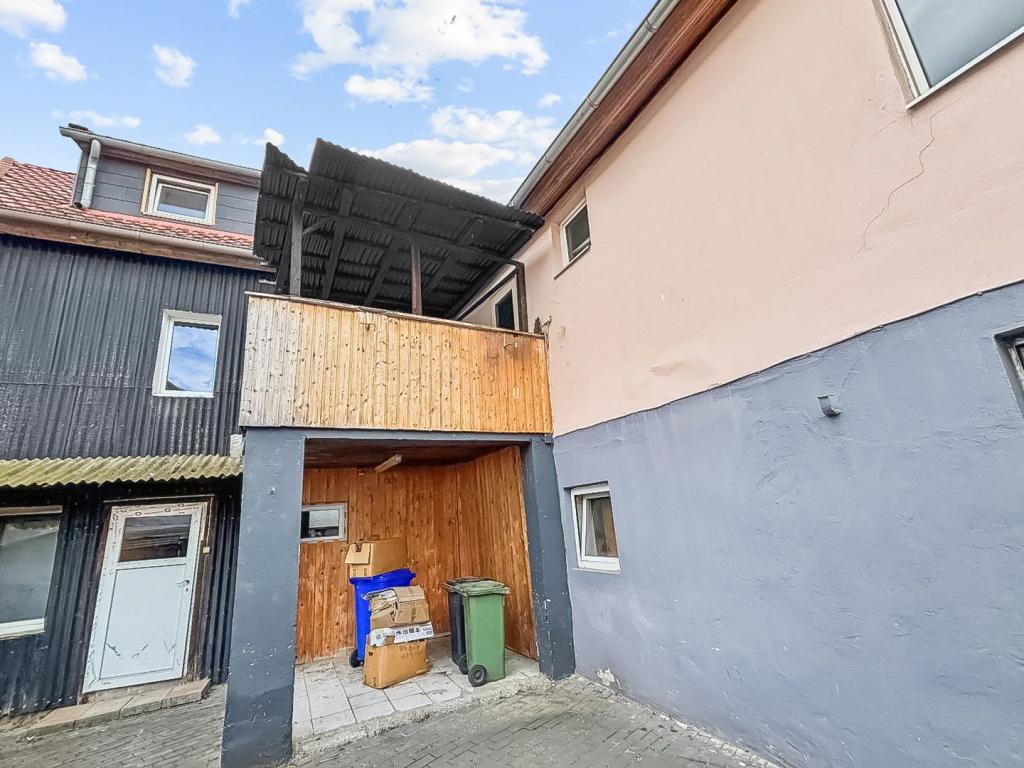 Rückansicht und Innenhof_1