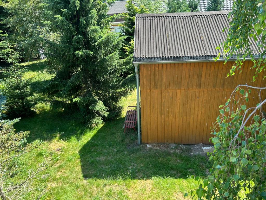 Gerätehäuschen im Garten