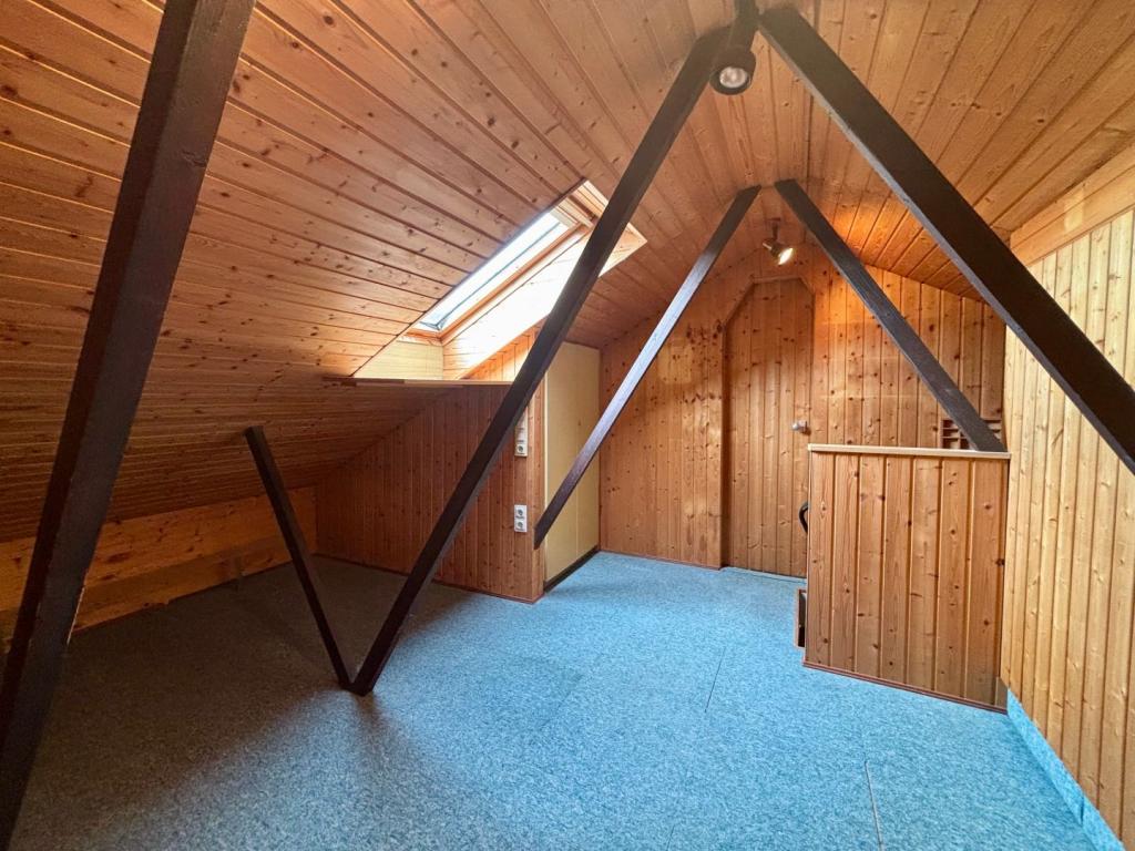 Spitzboden II