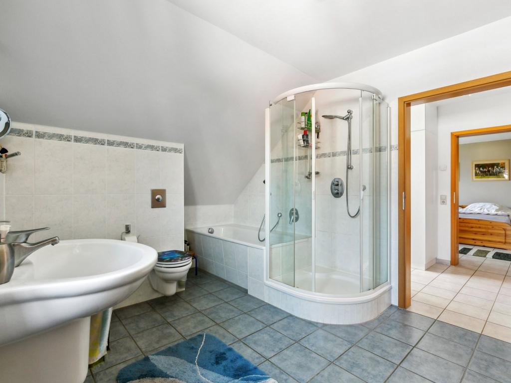 weiteres Badezimmer