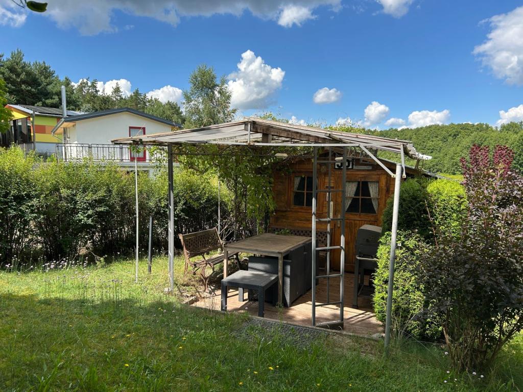 Außenhütte mit Grillplatz