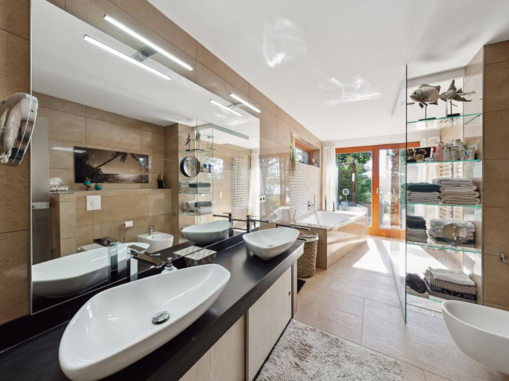 Badezimmer EG