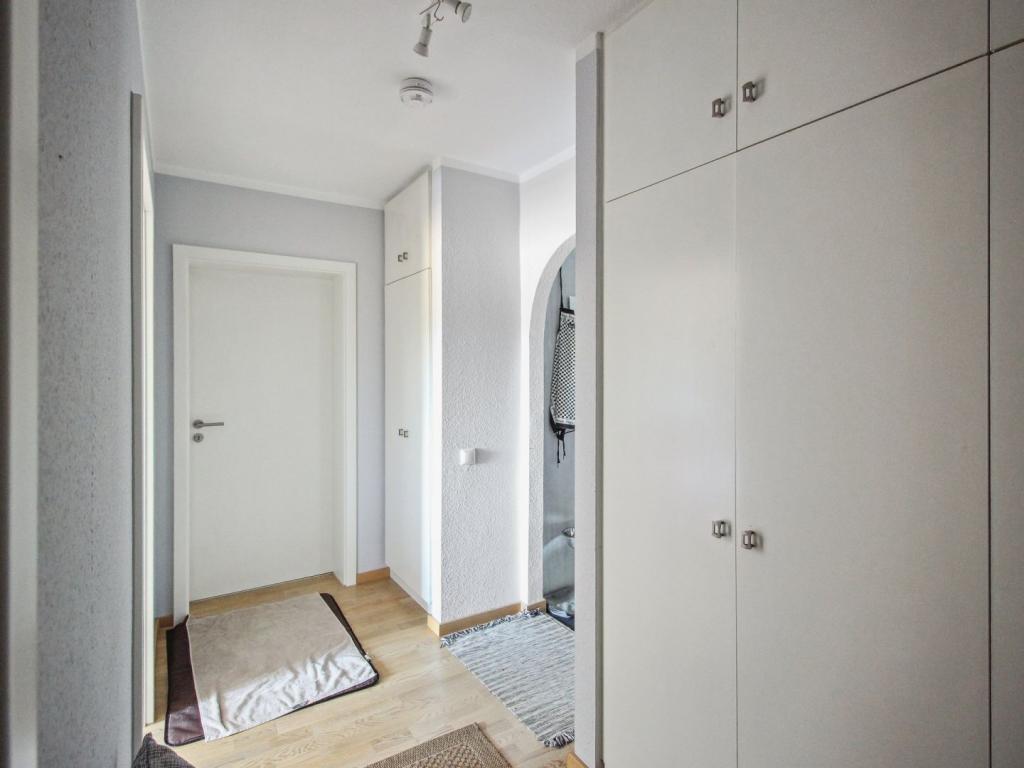 Flur mit Einbauschränken