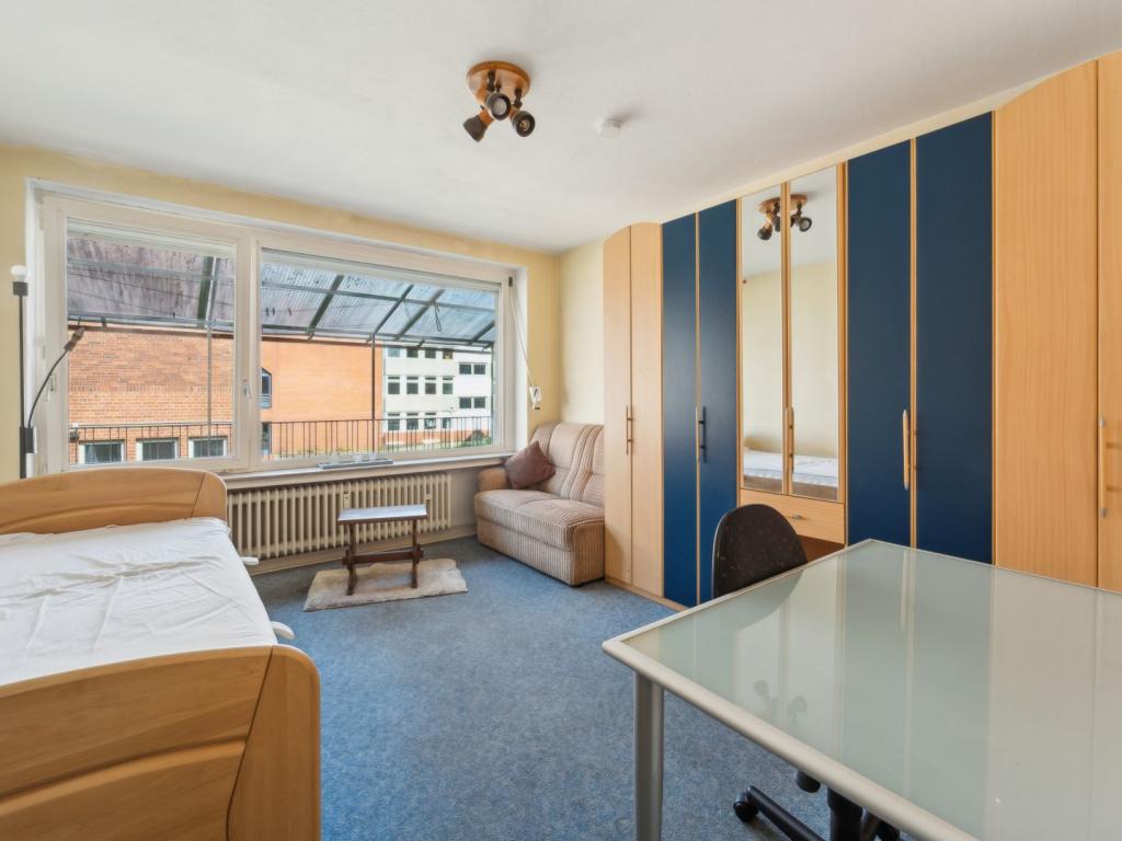 möbliertes Zimmer