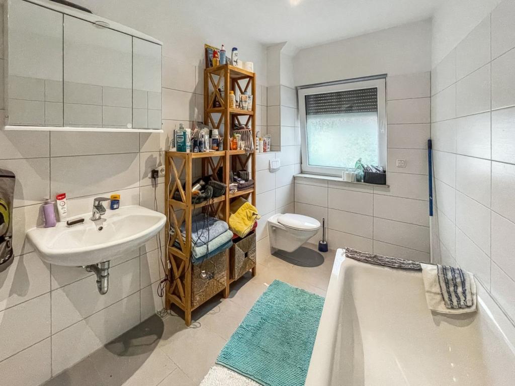 Bad mit Wanne im OG