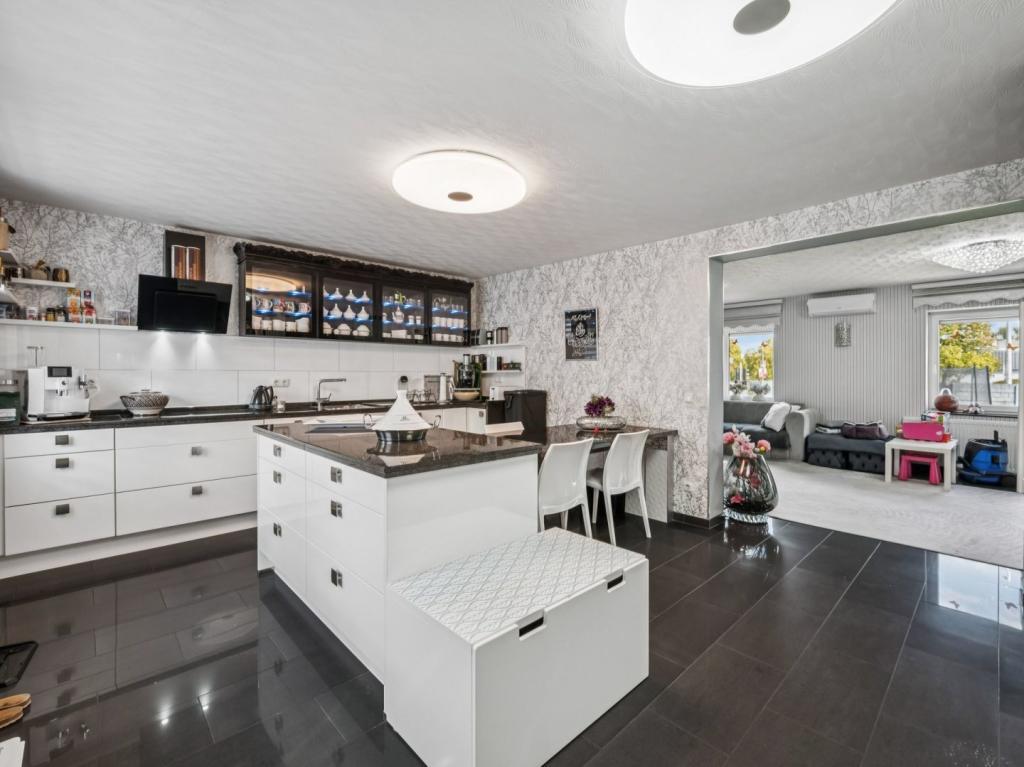 Wohnglück in Düren: Modernisiertes Reihenmittelhaus in verkehrsberuhigter Lage