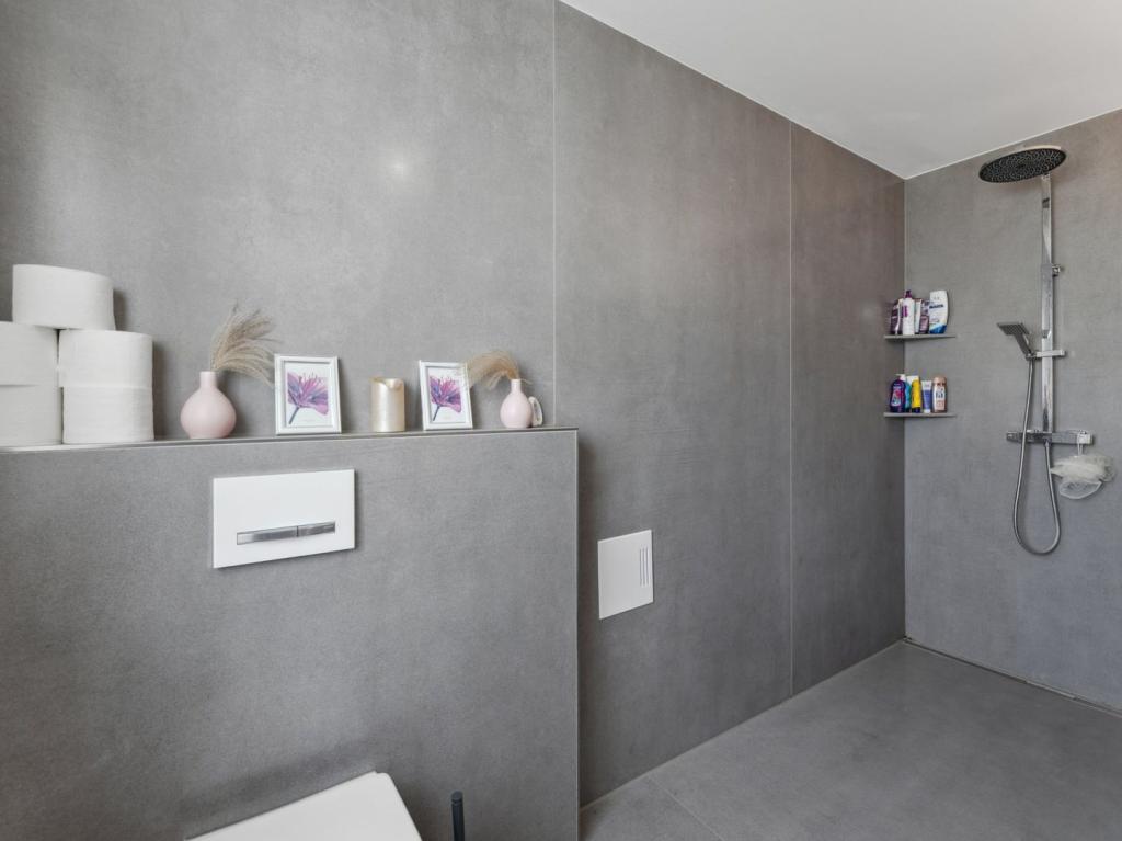 Dusche und Bad Obergeschoss_1