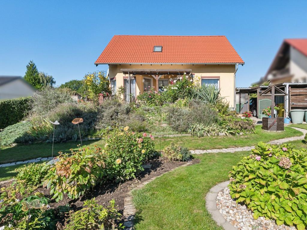 Garten und Blick auf das Haus