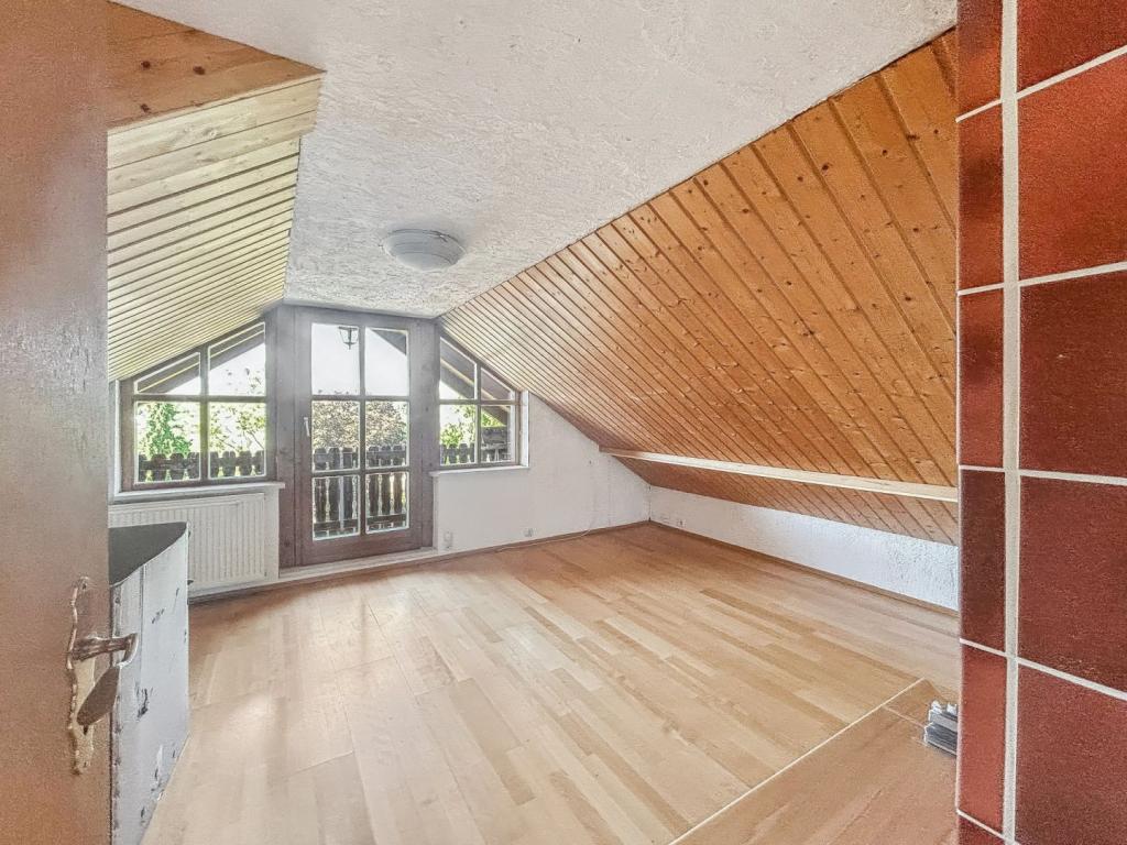 Zimmer mit Zugang Balkon DG