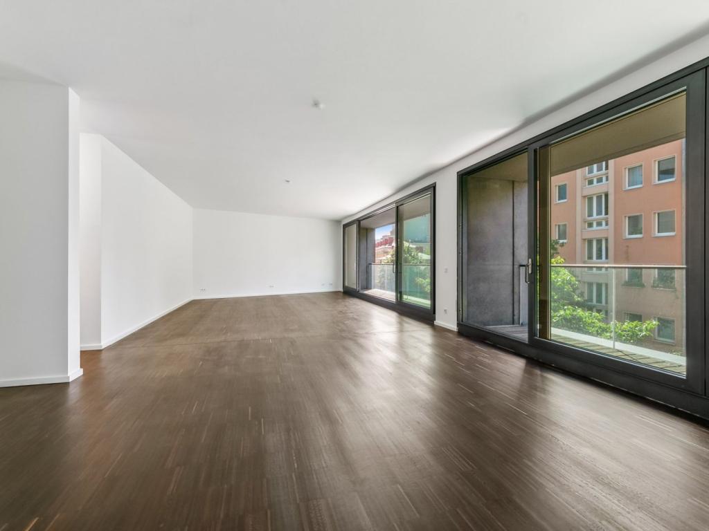 Verb. Zimmer mit 2 Balkonen