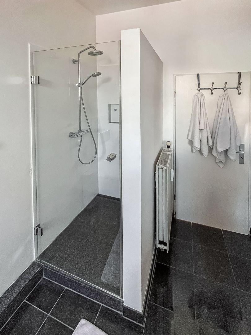 Badezimmer Ansicht 2