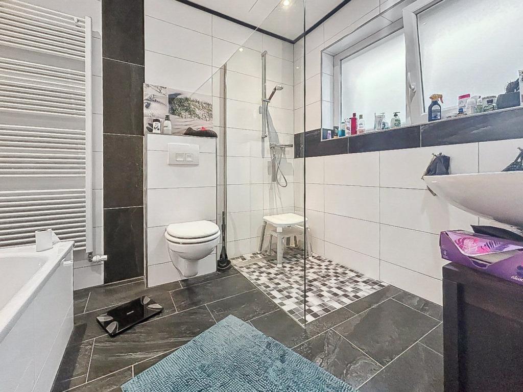 Badezimmer Ansicht I
