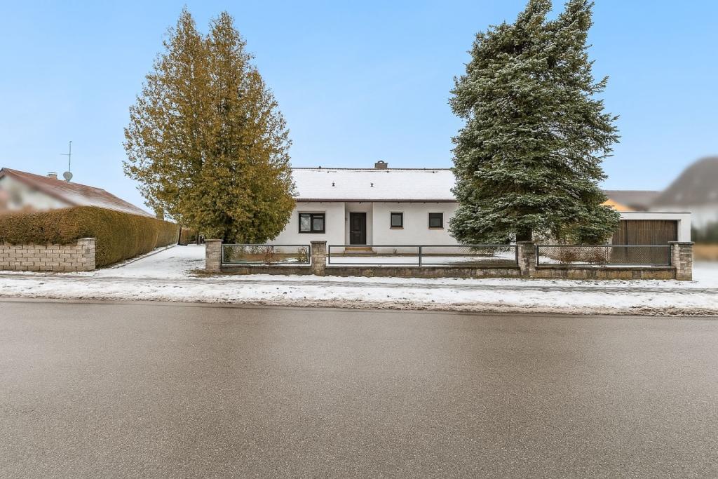 Großes Grundstück mit Einfamilienhaus und Gewerbehalle in Waldkraiburg