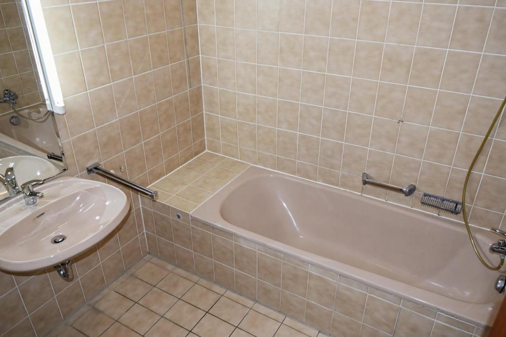 Großzügige 3-Zimmer-Etagenwohnung mit TG-Stellplatz am Blosenberg - Photo 2
