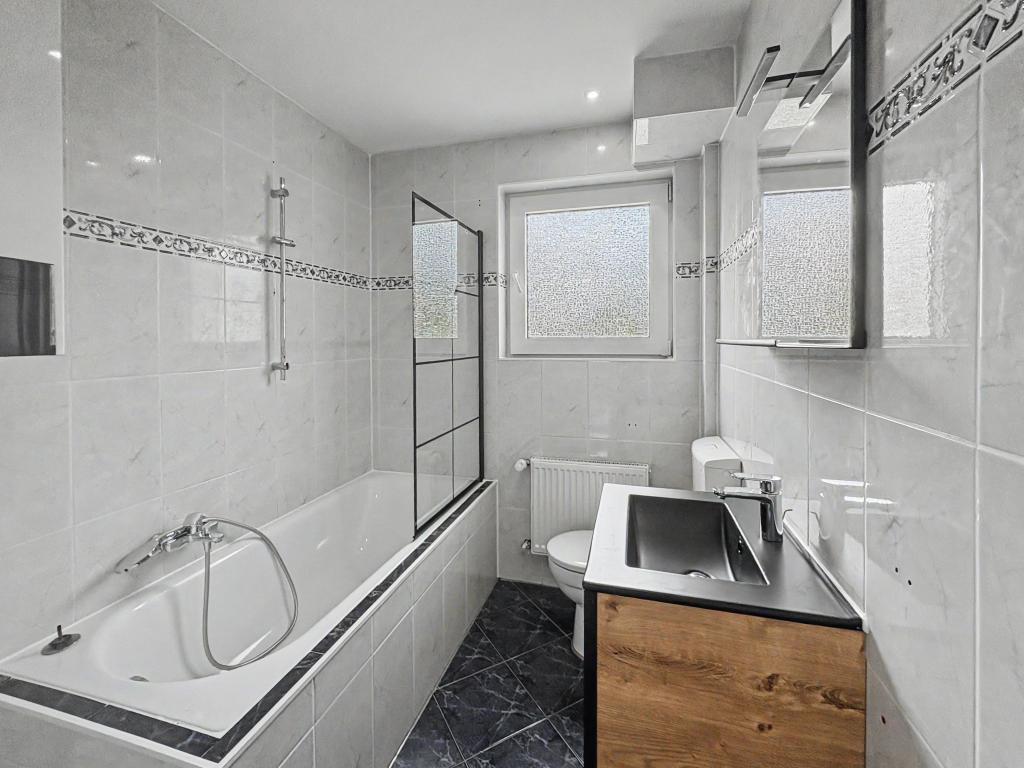 Renovierte 3-Zimmer-Wohnung mit Balkon, Garage und weiterem Stellplatz in Hanau-Steinheim - Photo 5